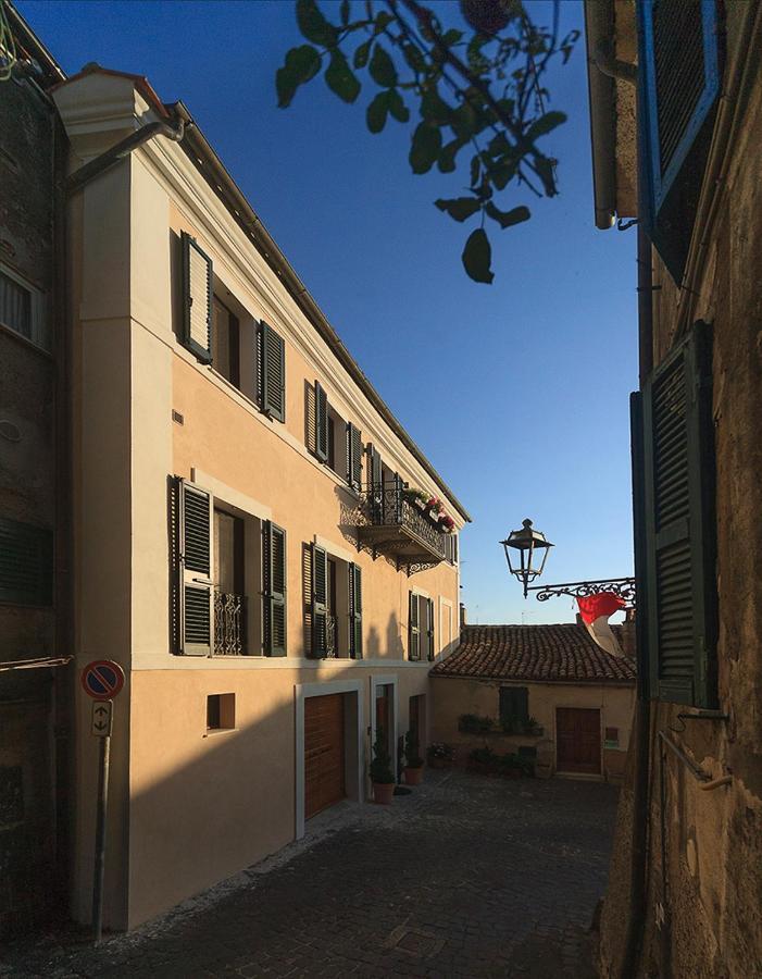 Bed and Breakfast Dimo' Re Farnese Exterior foto